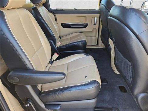 Used 2018 Kia Sedona EX image 17