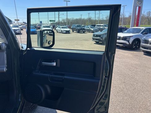 Used 2013 Toyota FJ Cruiser 4WD w/ Convenience Pkg image 16