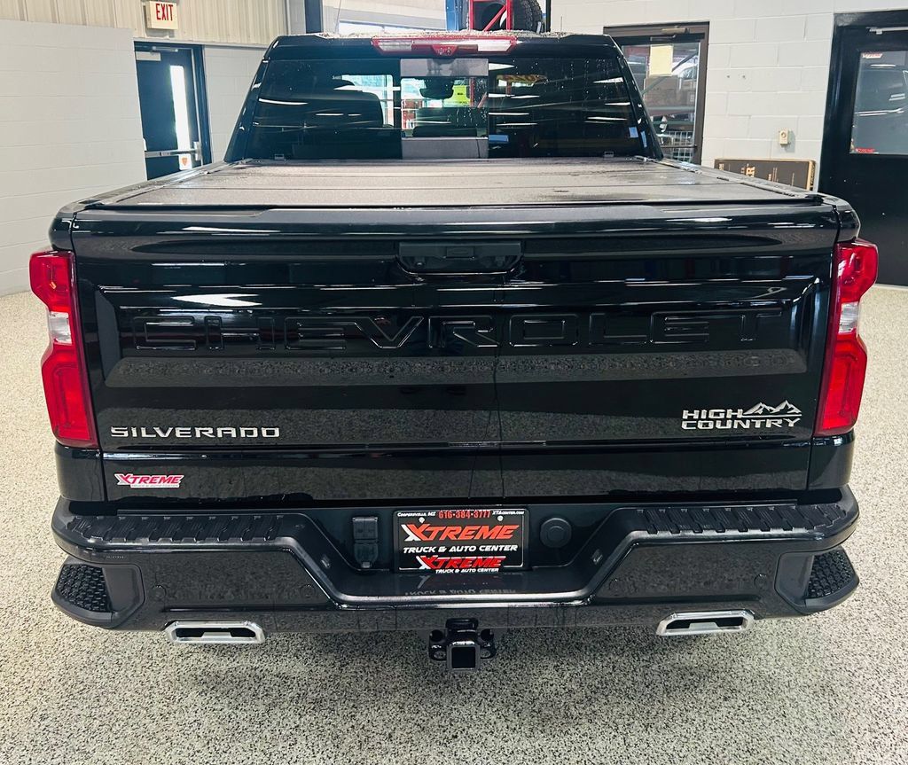 Used 2024 Chevrolet Silverado 1500 High Country w/ Technology Package AWD/4WD image 5