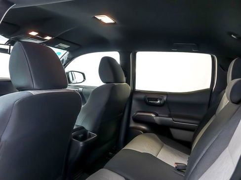 Used 2021 Toyota Tacoma TRD Sport w/ Technology Package AWD/4WD image 15