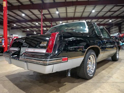 Used 1987 Oldsmobile Cutlass Supreme Salon image 8