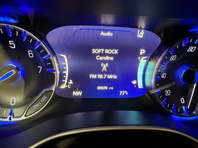 Used 2024 Chrysler Pacifica Touring-L FWD image 20