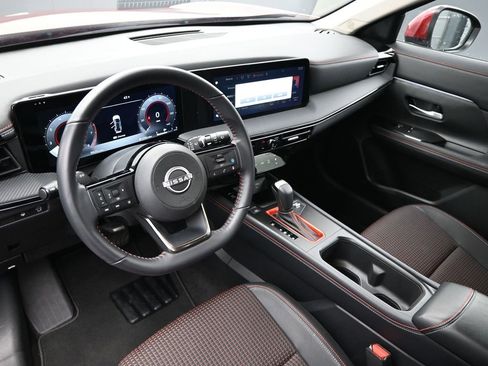 Used 2025 Nissan Kicks SR image 16