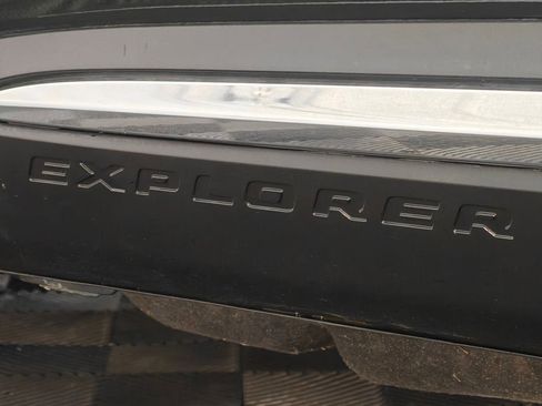 Used 2023 Ford Explorer Limited w/ Equipment Group 301A AWD/4WD image 73
