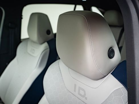 Used 2024 Volkswagen ID.4 S image 20