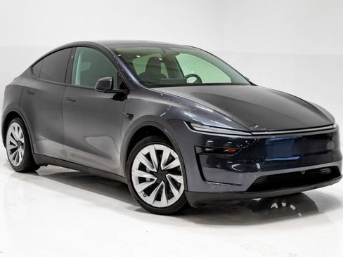 Used 2026 Tesla Model Y AWD image 4