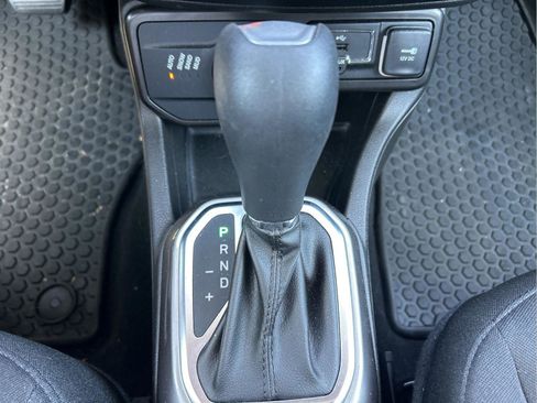 Certified 2022 Jeep Renegade Latitude w/ Convenience Group image 18