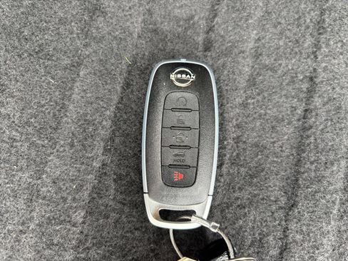 Used 2025 Nissan Rogue SV AWD/4WD image 17