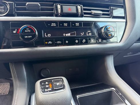 Used 2025 Nissan Pathfinder SV AWD/4WD image 18