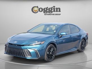 Used 2025 Toyota Camry SE video 2