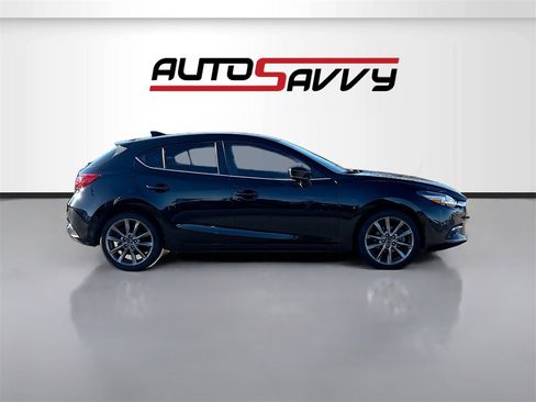 Used 2018 MAZDA MAZDA3 Grand Touring image 8