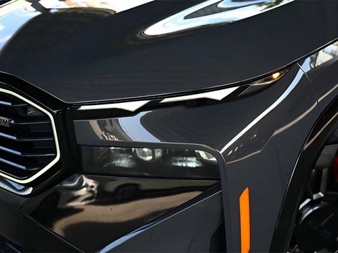 Used 2023 BMW XM image 5