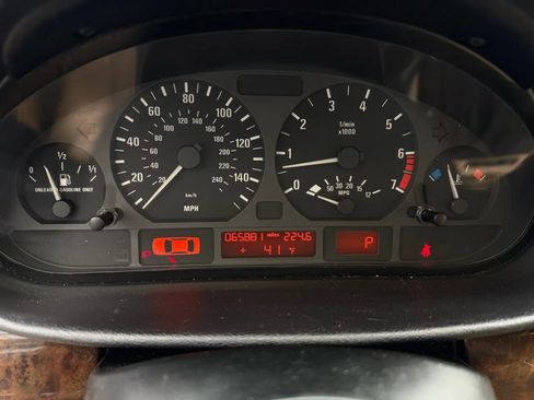 Used 2003 BMW 325xi Sedan image 12