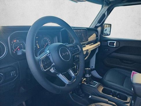 Used 2025 Jeep Wrangler Sahara w/ Technology Group image 16