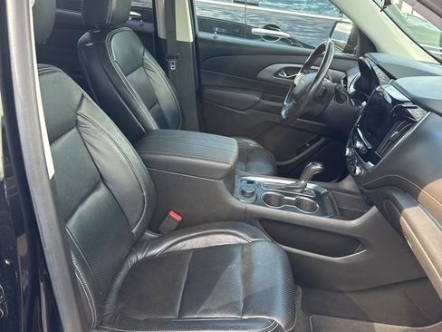 Used 2020 Chevrolet Traverse LT image 9