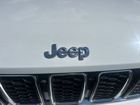 Used 2022 Jeep Grand Cherokee Overland image 11