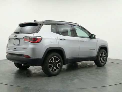 Used 2025 Jeep Compass Trailhawk AWD/4WD image 9