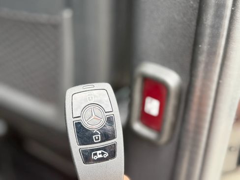 Used 2023 Mercedes-Benz Sprinter 2500 image 13