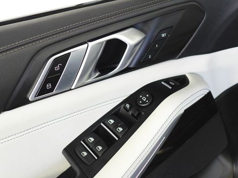 Used 2023 BMW X5 xDrive40i w/ M Sport Package image 12