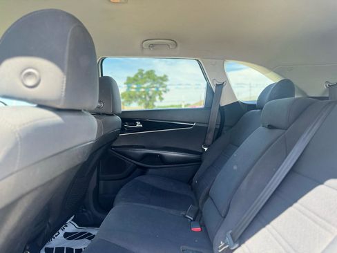 Used 2019 Kia Sorento L FWD image 56