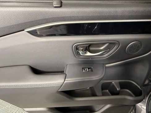 Used 2025 Honda Pilot Touring image 35