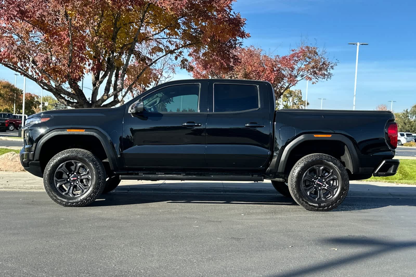 Used 2024 GMC Canyon Elevation w/ Elevation Premium Package AWD/4WD image 5