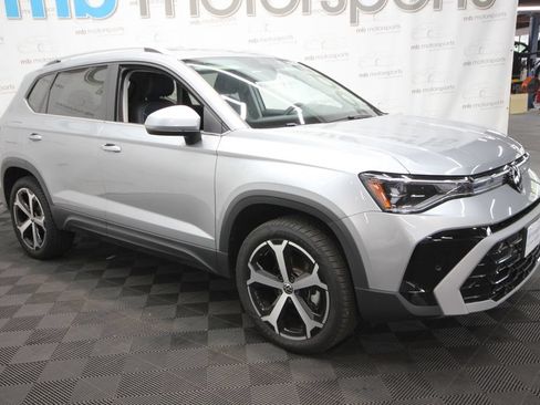 Used 2025 Volkswagen Taos SEL AWD/4WD image 12