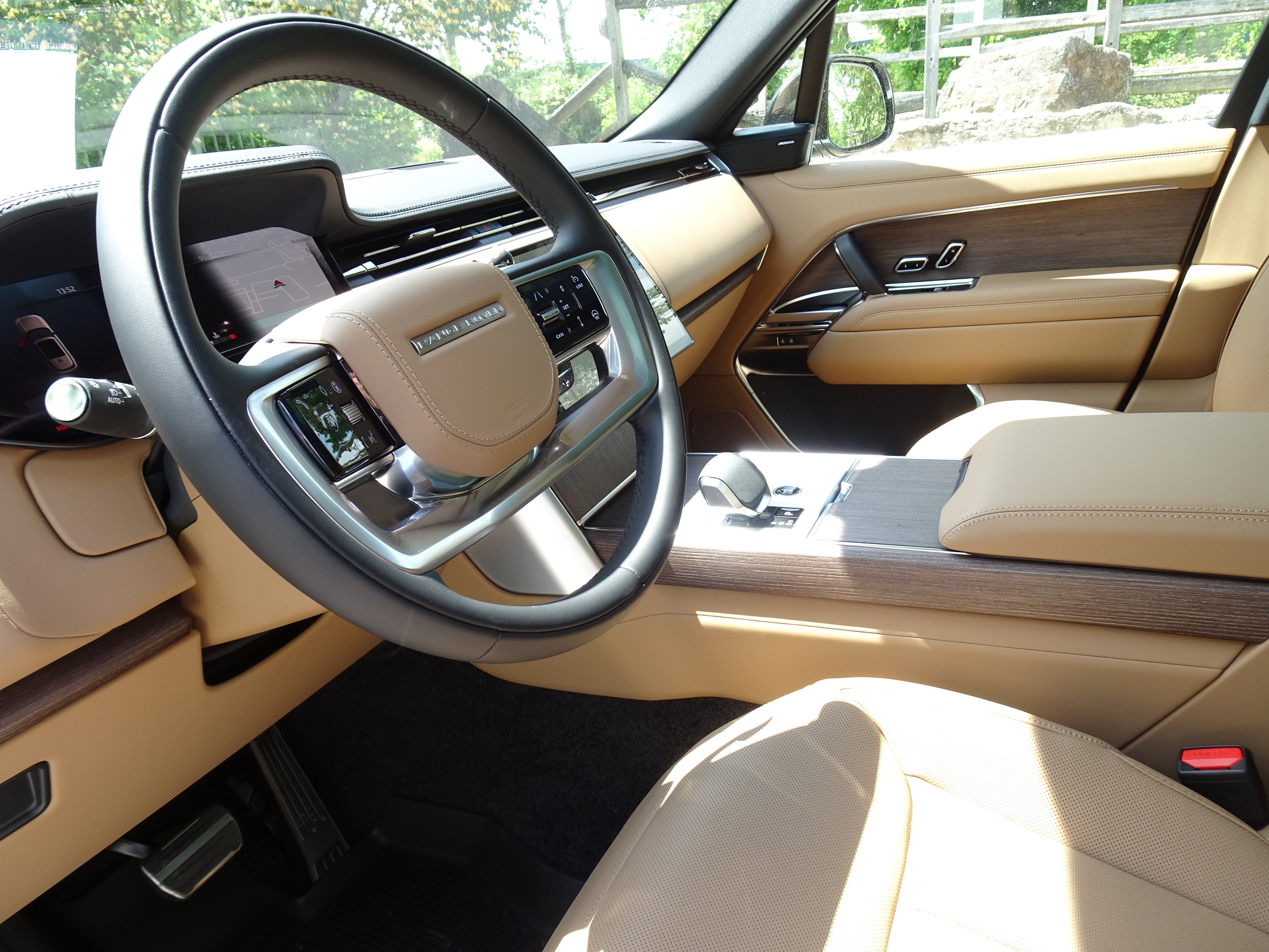 New 2026 Land Rover Range Rover Long Wheelbase SE AWD/4WD image 17