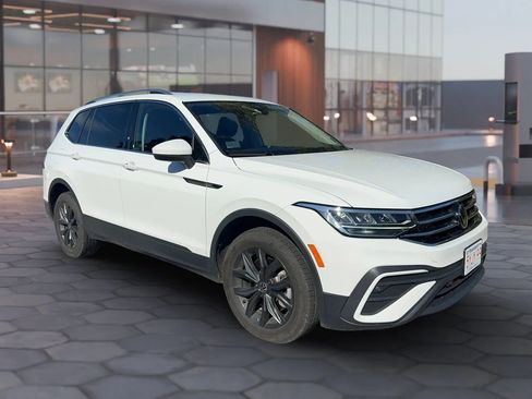 Used 2024 Volkswagen Tiguan SE image 7