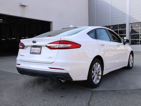 Used 2019 Ford Fusion SE image 4