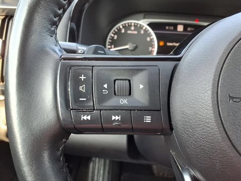 Used 2023 Nissan Pathfinder SL AWD/4WD image 12