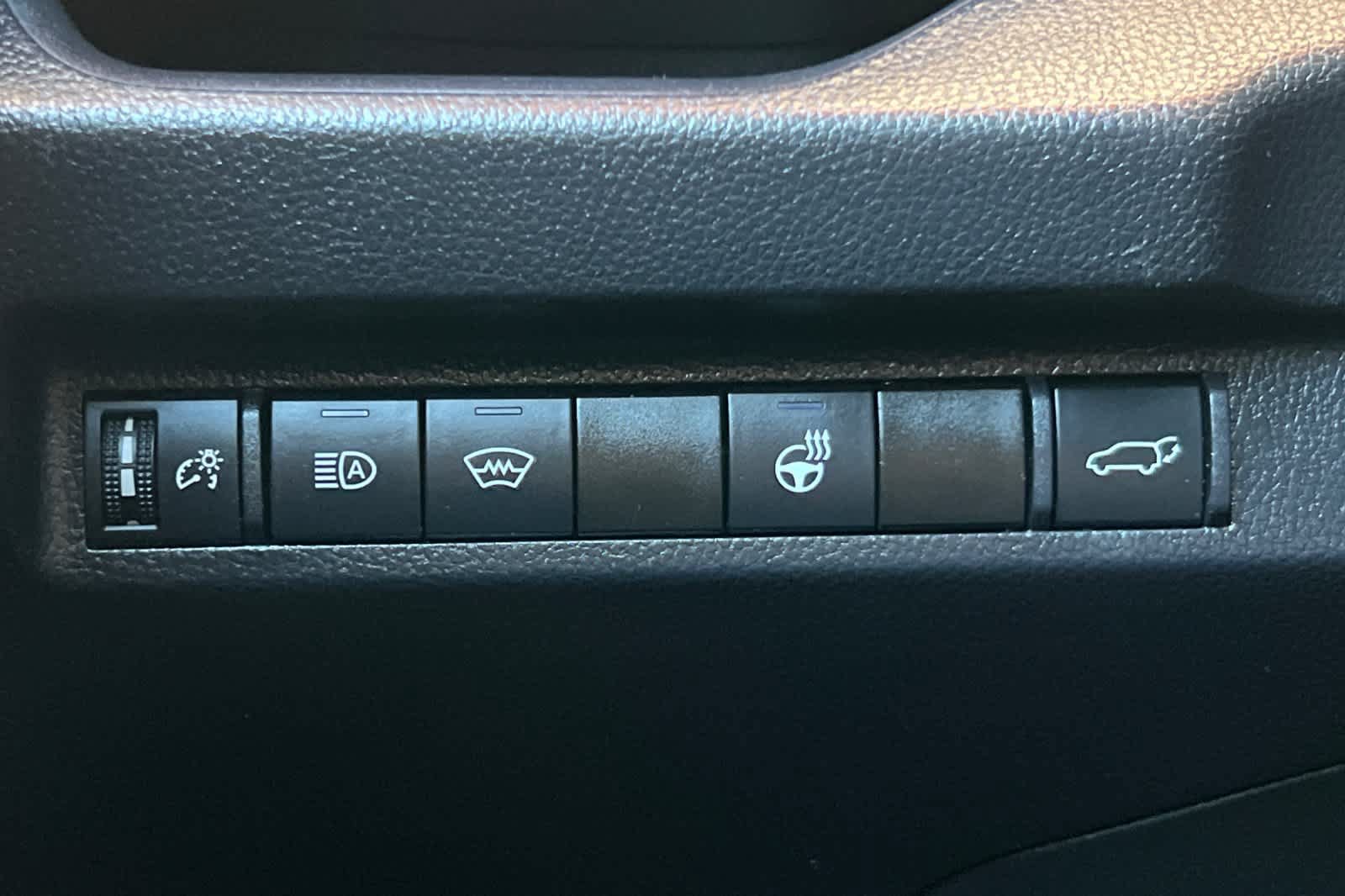 Certified 2023 Toyota RAV4 XLE Premium AWD/4WD image 31