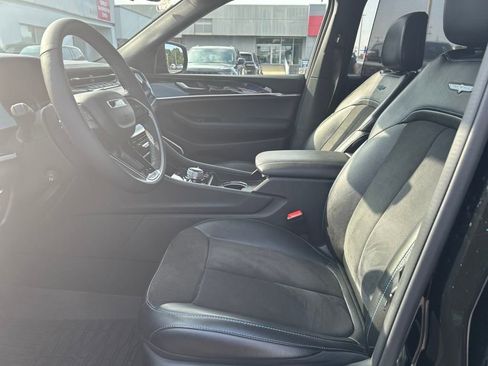 New 2024 Jeep Grand Cherokee Trailhawk w/ Luxury Tech Group III AWD/4WD image 18