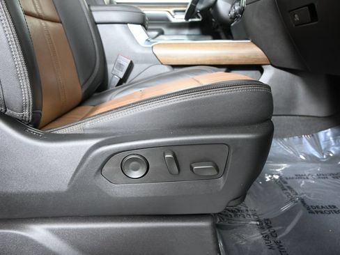 Used 2024 Chevrolet Silverado 2500 High Country w/ High Country Premium Package AWD/4WD image 15