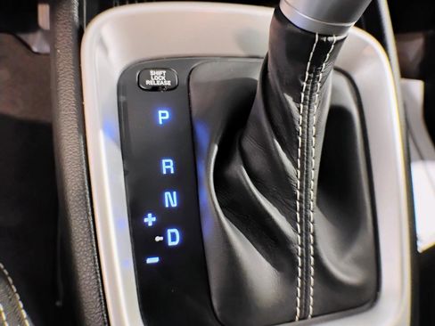 Used 2021 Hyundai Venue SEL FWD image 45