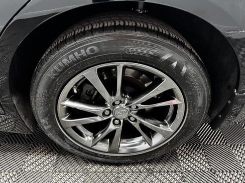 Used 2017 INFINITI Q50 Signature Edition w/ Cargo Package (L95) image 18