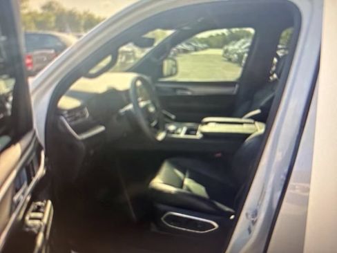 Used 2023 Jeep Wagoneer Series II RWD image 3