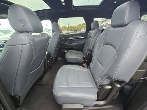 Used 2023 Buick Enclave Essence image 12