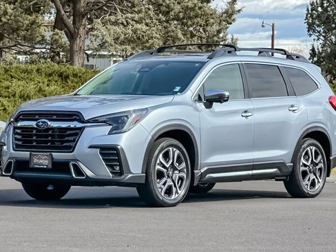 Used 2023 Subaru Ascent Touring image 9