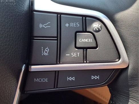 Used 2026 Toyota Highlander Platinum AWD/4WD image 24