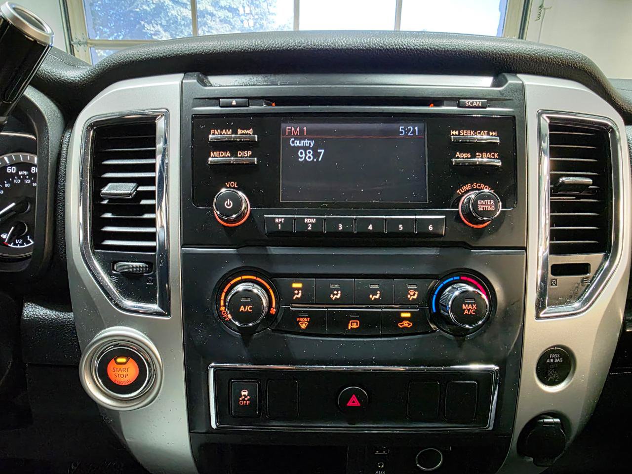 Used 2017 Nissan Titan SV RWD image 31