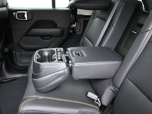 New 2026 Jeep Wrangler Unlimited Sahara AWD/4WD image 29