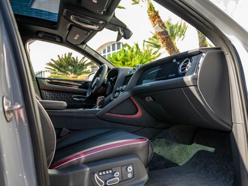 Used 2023 Bentley Bentayga Speed image 23