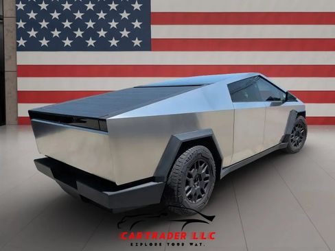 Used 2024 Tesla Cybertruck AWD Crew Cab image 7