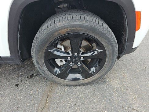 Used 2023 Jeep Grand Cherokee L Limited w/ Black Appearance Package image 10