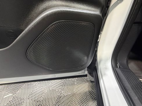 Used 2025 Nissan Rogue SV image 27