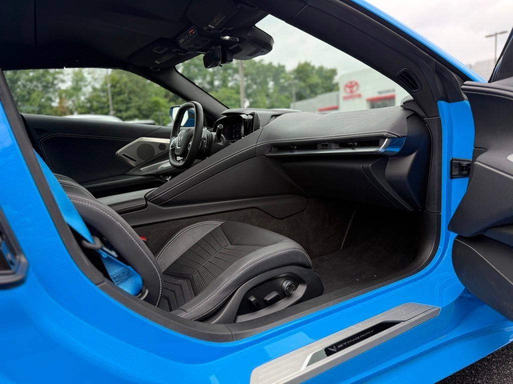 Used 2025 Chevrolet Corvette Stingray Preferred Conv w/ 2LT RWD image 18