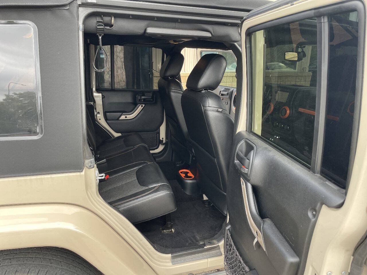 Used 2016 Jeep Wrangler Unlimited Sahara AWD/4WD image 32
