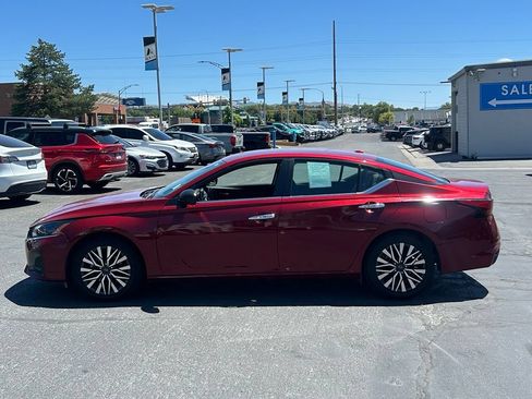 Used 2025 Nissan Altima 2.5 SV FWD image 7