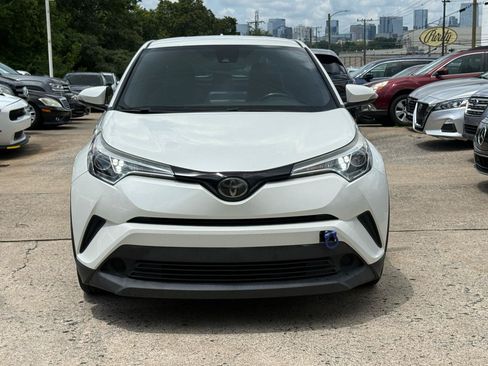 Used 2019 Toyota C-HR XLE FWD image 5